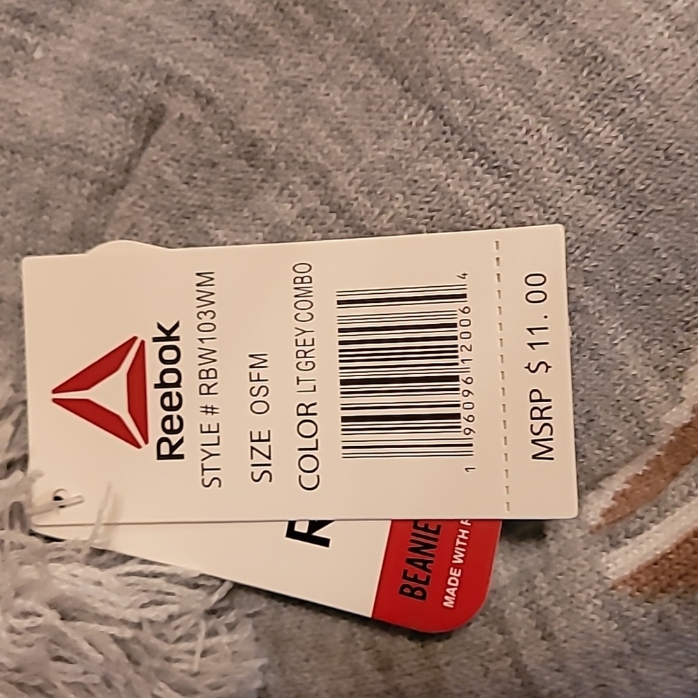 NWT Reebok Beanie - Picture 3 of 3